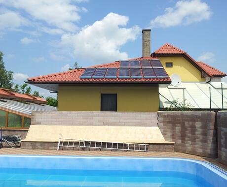 Reference Sestava solárních kolektorů na ohřev vody do domu a bazénu 