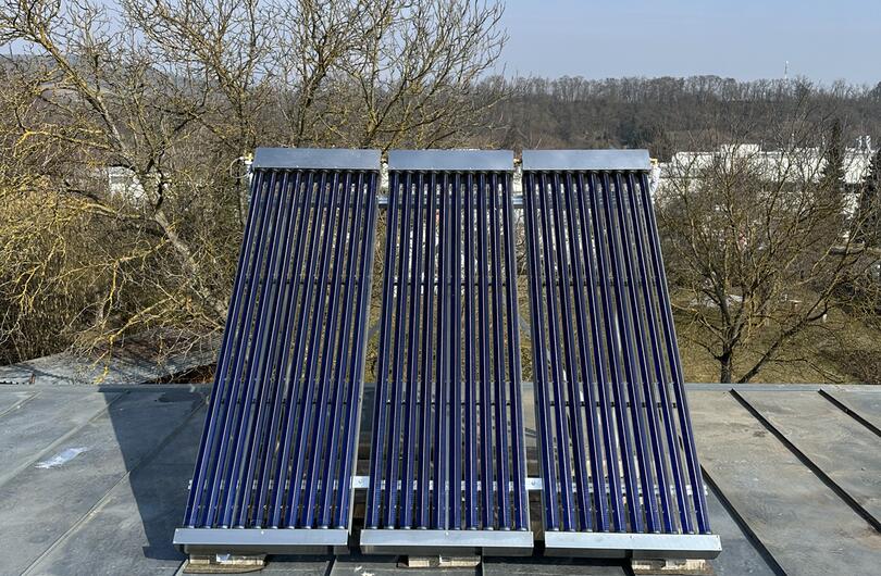 Reference: Solární ohřev 300l pomocí 3 vakuových kolektorů. 