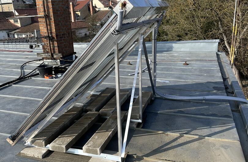 Reference: Solární ohřev 300l pomocí 3 vakuových kolektorů. 