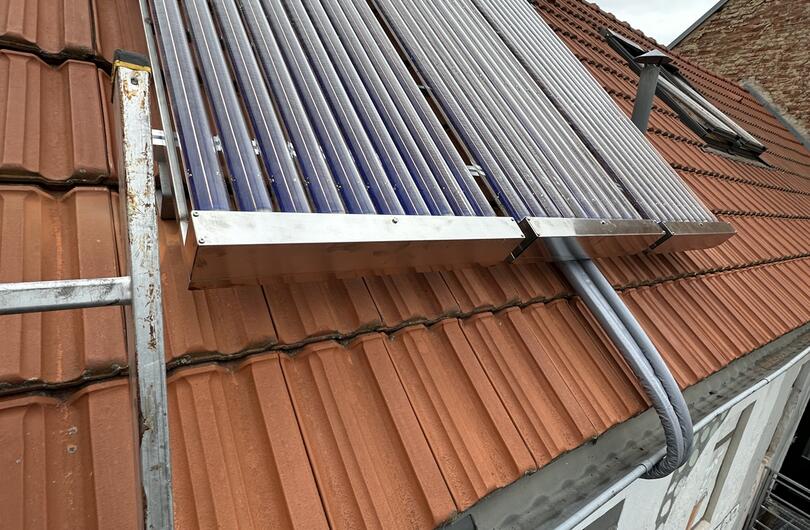 Reference: Tři vakuové termické kolektory pro ohřev 300l TUV. 