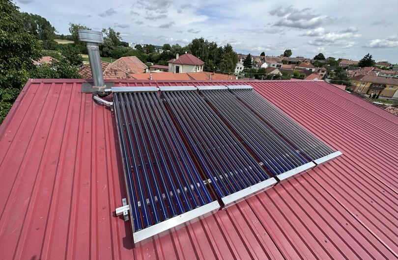 Reference: Ohřev TUV + pomoc pro přitápění - 4x VS 10T vakuový kolektor 