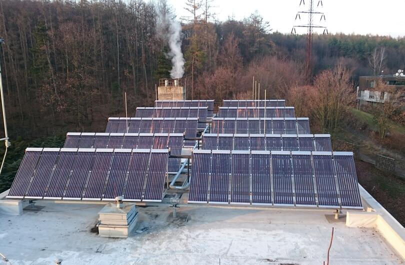 Reference: Osmdesát solárních panelů na ohřev vody na bytový dům 
