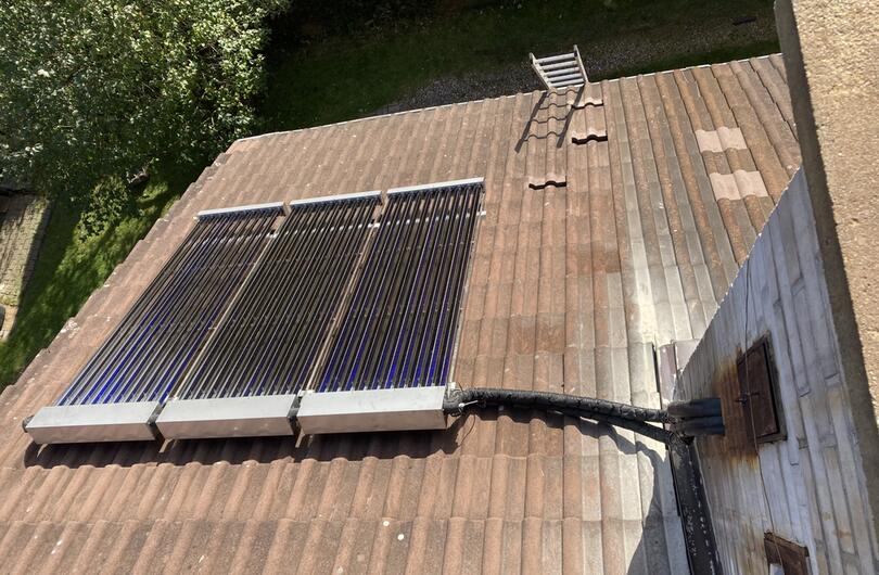 Reference: Solární sestava 3 kolektorů na střeše rodinného domu 