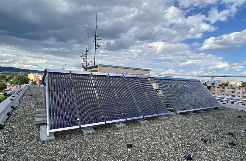 Reference: Solární panely-kolektory na ohřev TUV pro bytový dům 
