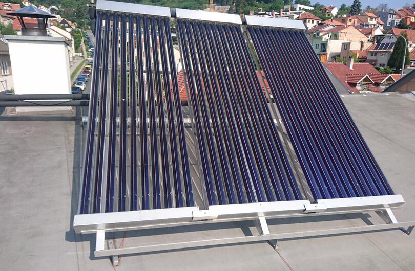 Reference: Systém solárních kolektorů na rodinný dům s rovnou střechou v Brně 