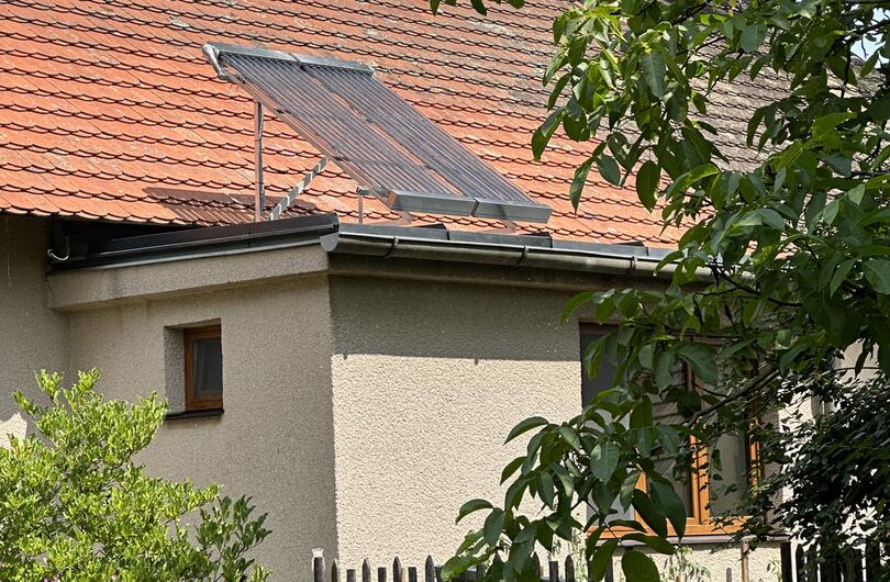 Reference: Trubicové kolektory na sluneční ohřev teplé vody pro seniory v Hrejkovicích 