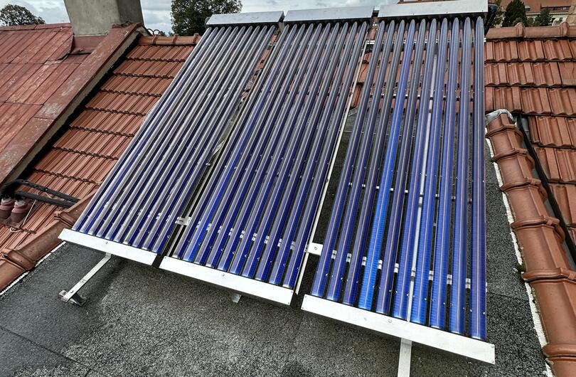 Reference: Sestava na fototermický ohřev vody na rovné střeše v Brně 