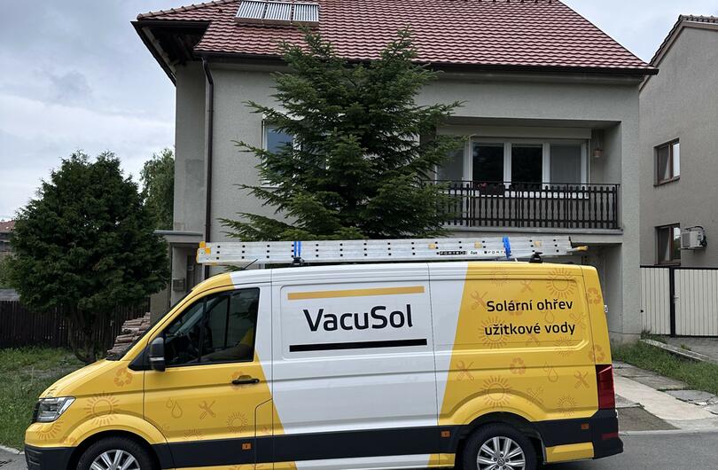 Reference: Sestava tři termických vakuových kolektorů pro ohřev vody v Letonicích 