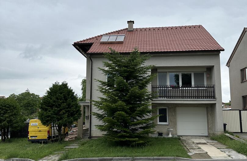Reference: Sestava tři termických vakuových kolektorů pro ohřev vody v Letonicích 