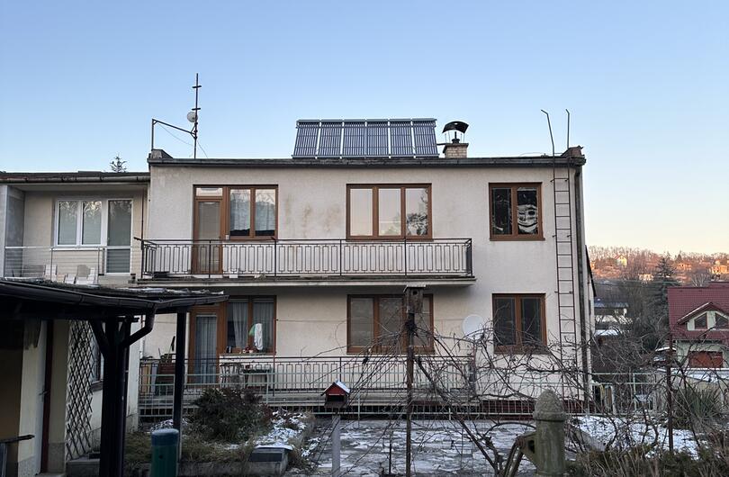 Reference: Solární ohřev vody pro bytový dům v Želešicích na okraji Brna 
