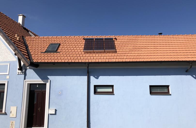 Reference: Tři vakuové kolektory k ohřevu vody 250l zásobníku v Kuřimi 