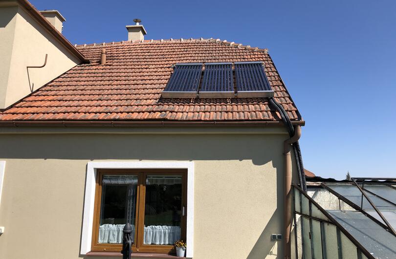Reference: Ohřev užitkové vody třemi vakuovými kolektory v Přibyslavicích 