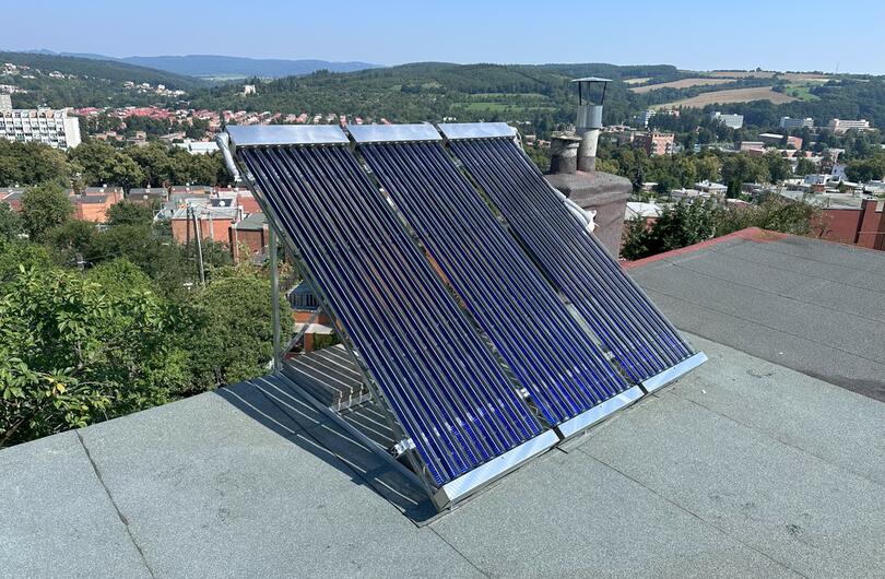 Reference: Tři vakuové kolektory na solární ohřev vody rodinného domu ve Zlíně 