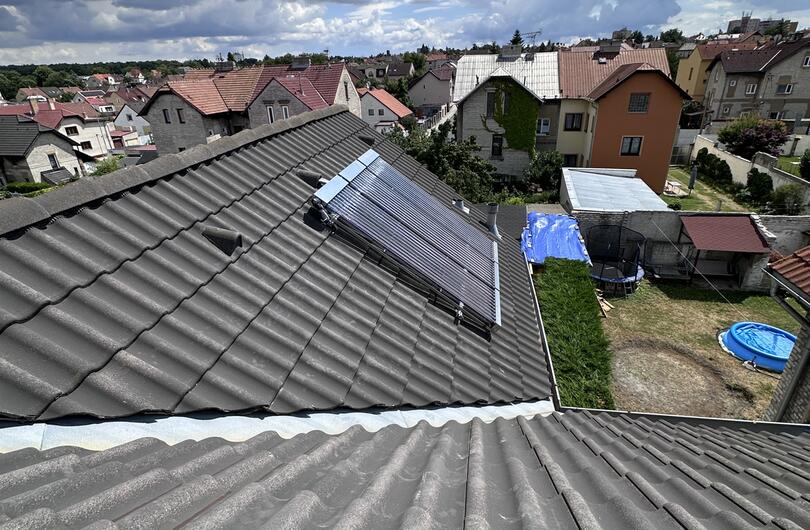 Reference: Sluneční ohřev užitkové vody 3x VS10T a 250l zásobník 