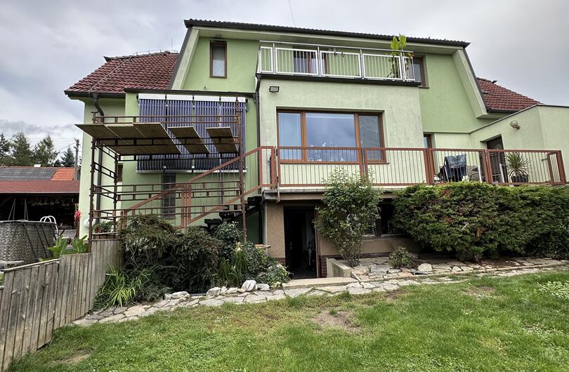 Reference: Čtyři termické kolektory pro TUV a přitápění. 