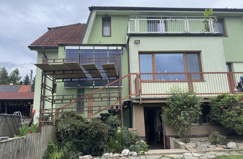 Reference: Čtyři termické kolektory pro TUV a přitápění. 